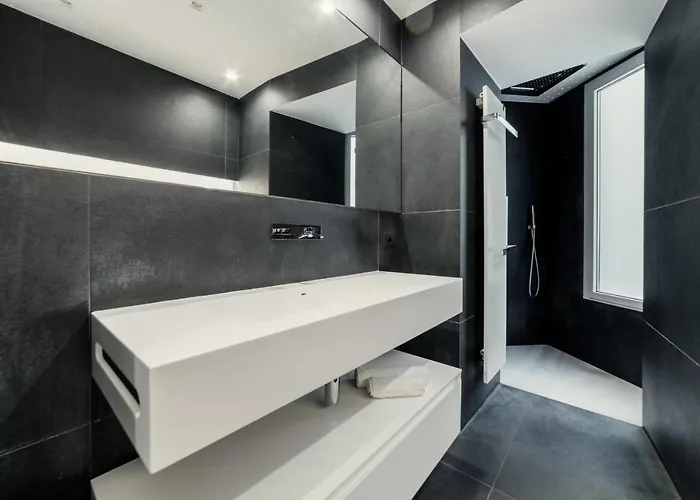 Domus Quiritum Elite, Vatican Luxury
